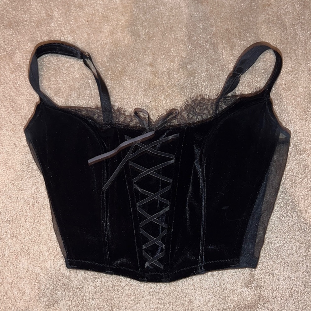 VS Lace up crop